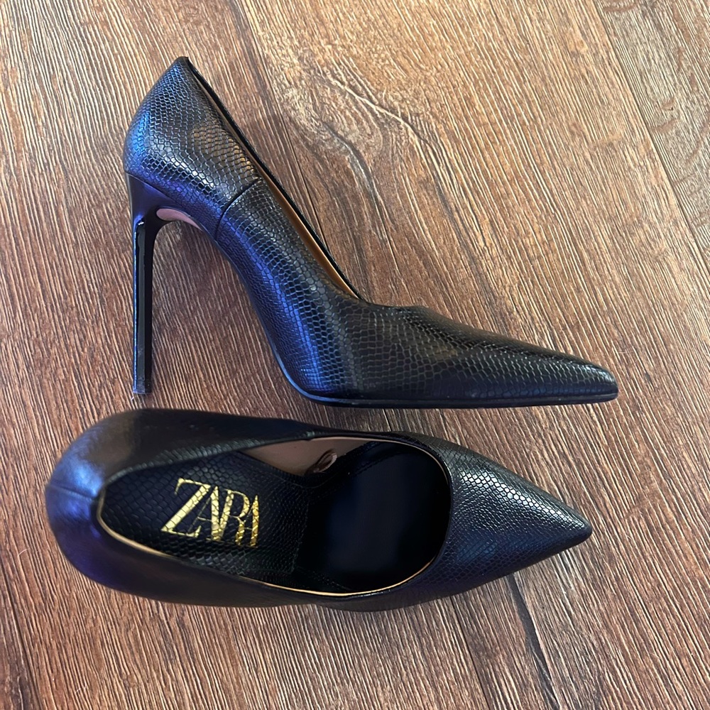 Zara black 👠 size US 7 (Eu 37)